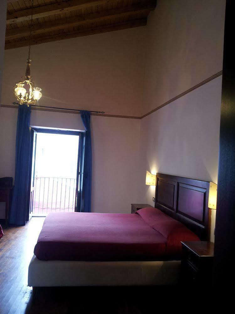 Central Rooms Il Re CTA Exteriör bild